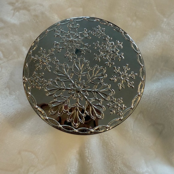 Bath & Body Works Frozen Lake Single Wick Candle โ 8 oz โ New - Picture 4 of 8